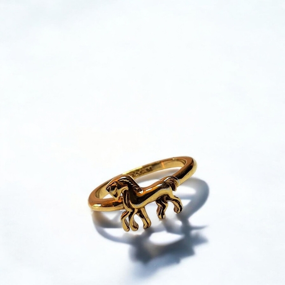 Coach Horse Ring | Size 7 | Gold Tone Signature Logo | Equestrian Motif - Picture 2 of 8